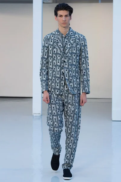Look 15